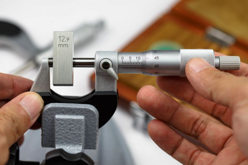 Micrometro con blocchetto di riscontro SAMA Tools