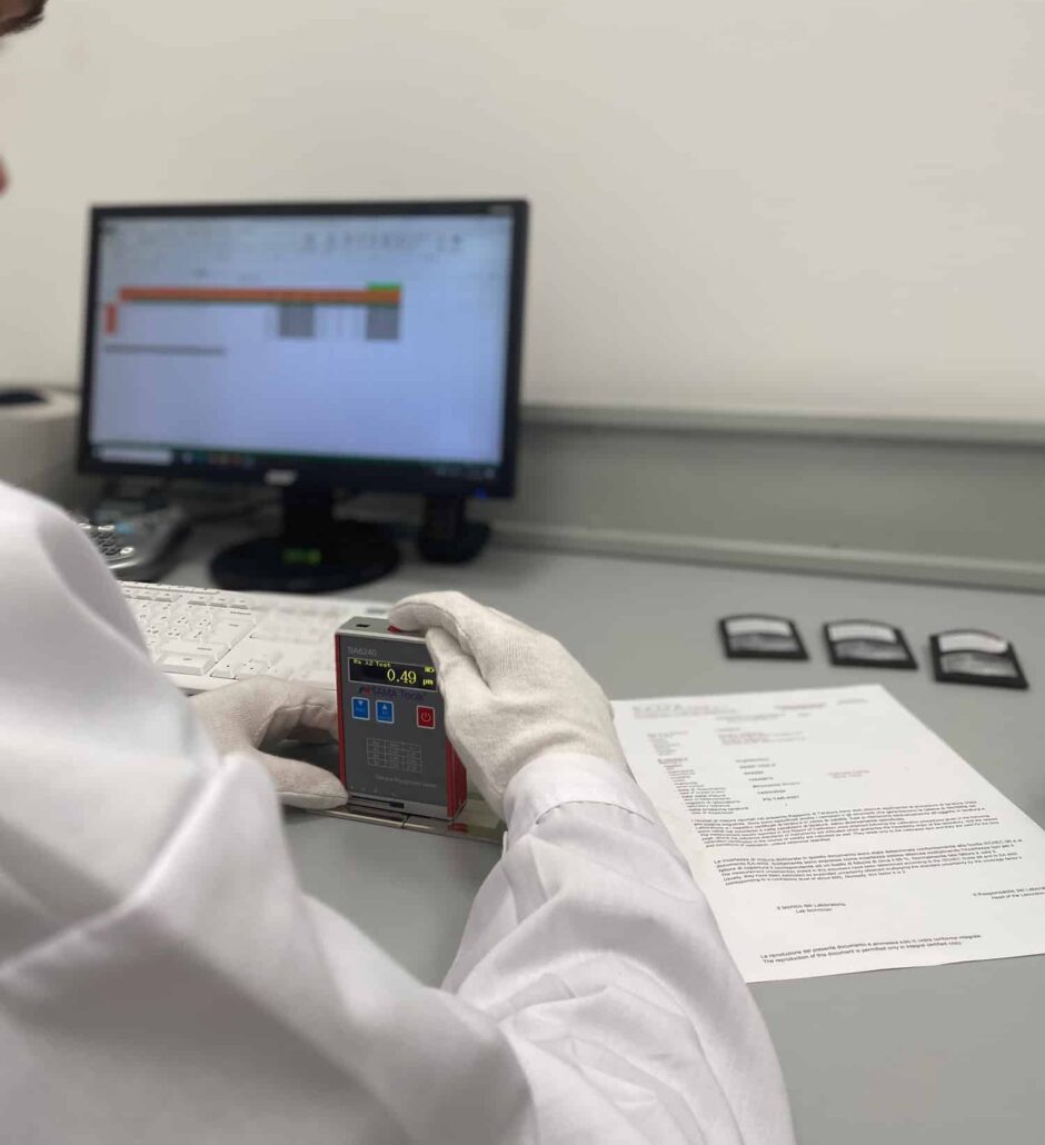 Taratura strumenti di misura: frequenza, obbligo e costi. Guida completa 3 Gestione taratura strumenti di misura con più fornitori e coordinamento delle attività di laboratorio